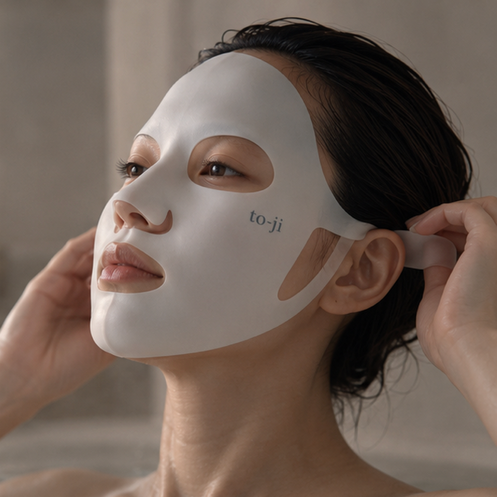 to-ji maskを装着している女性